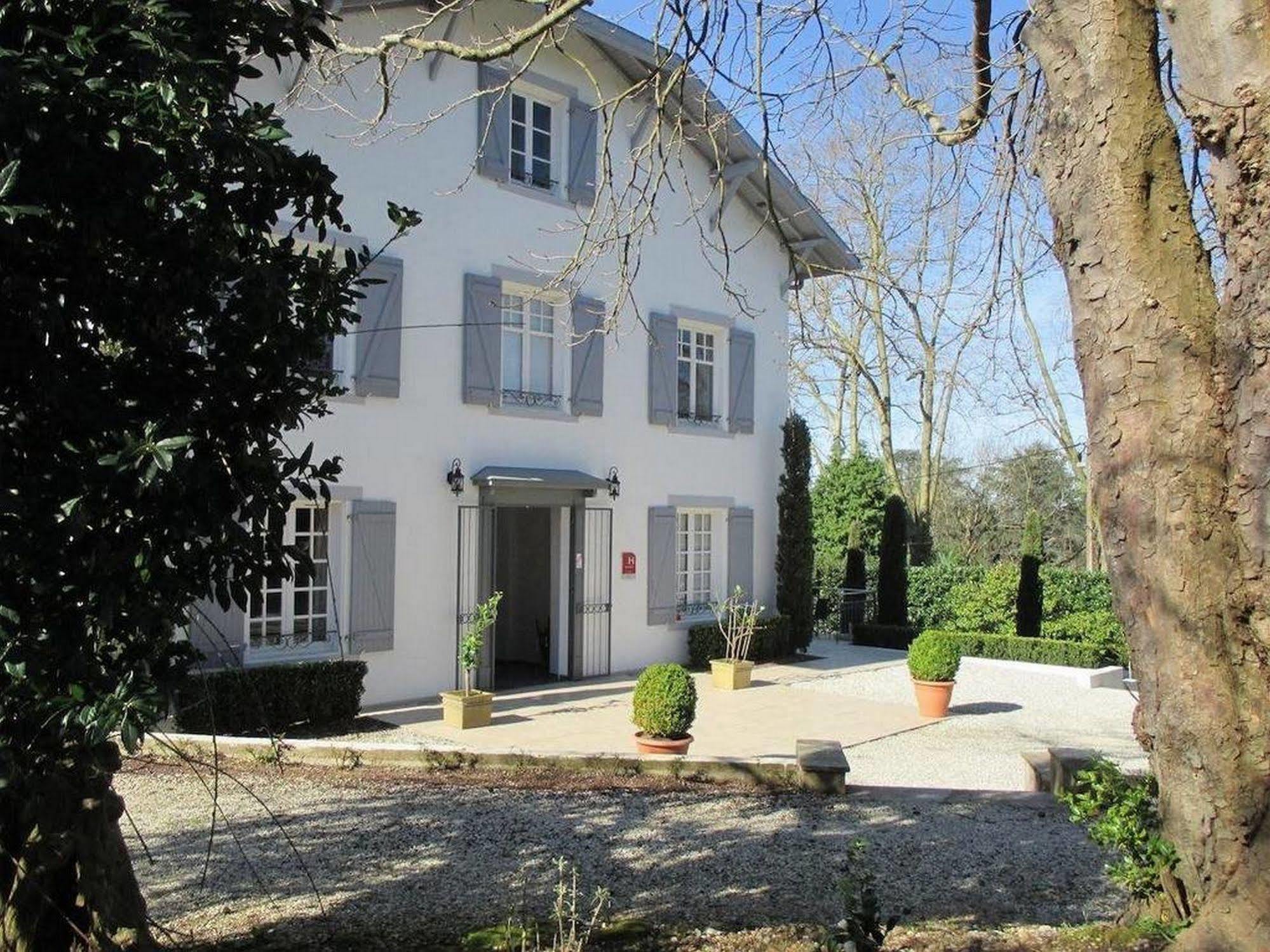 Hotel La Villa Saint-Pierre-dʼIrube Kültér fotó